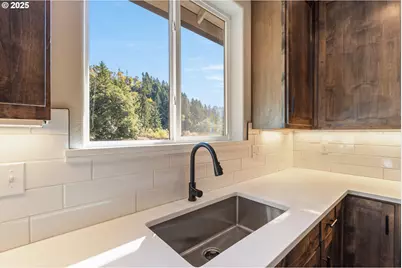 662 Brooks Loop, Sutherlin, OR 97479 - Photo 12