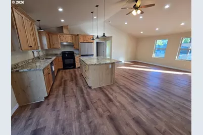 5137 Grange Rd, Roseburg, OR 97471 - Photo 4