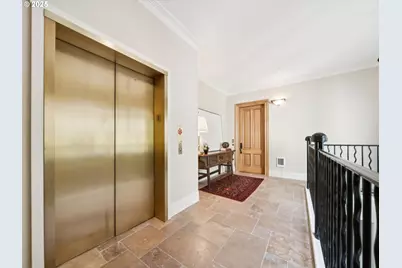 3328 SW Barbur Blvd #5, Portland, OR 97239 - Photo 2