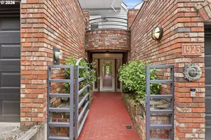 1923 SW Market St Dr, Portland, OR 97201 - Photo 2