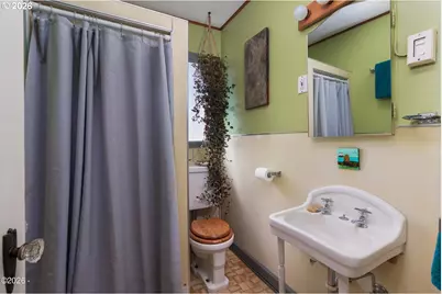 1822 SE 2nd St, Lincoln City, OR 97367 - Photo 18