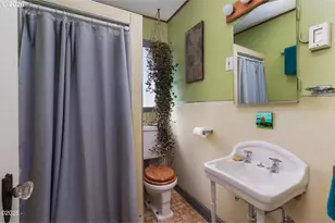 1822 SE 2nd St, Lincoln City, OR 97367 - Photo 18