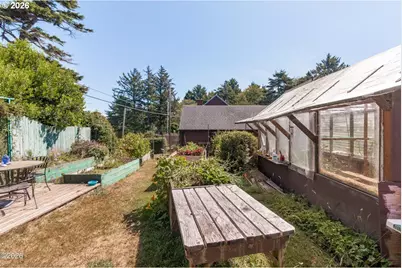 1822 SE 2nd St, Lincoln City, OR 97367 - Photo 24