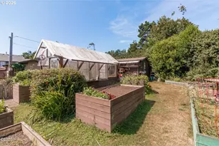 1822 SE 2nd St, Lincoln City, OR 97367 - Photo 4