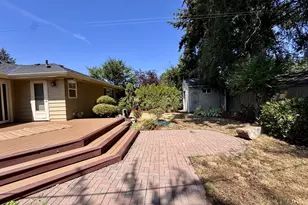 960 NE 108th Ave, Portland, OR 97220 - Photo 32