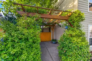 6135 SE Hacienda St, Hillsboro, OR 97123 - Photo 4