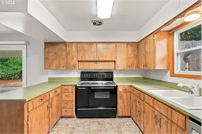 730 E Clarendon St, Gladstone, OR 97027 - Photo 10