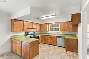 730 E Clarendon St, Gladstone, OR 97027 - Photo 8