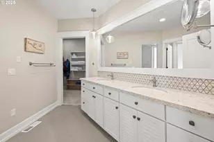 31678 SW Isle Way Ln, West Linn, OR 97068 - Photo 34