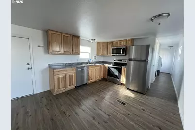 1413 Hawthorne Ave, Reedsport, OR 97467 - Photo 2