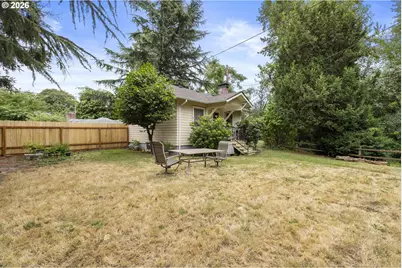 802 NE Cottage St, Salem, OR 97301 - Photo 8