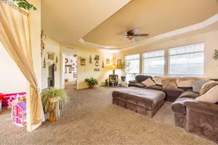 550 S State St, Sutherlin, OR 97479 - Photo 4