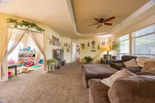 550 S State St, Sutherlin, OR 97479 - Photo 4