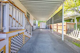 550 S State St, Sutherlin, OR 97479 - Photo 2