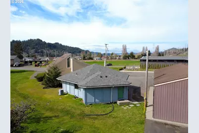 566 Greenwood Ave, Reedsport, OR 97467 - Photo 6