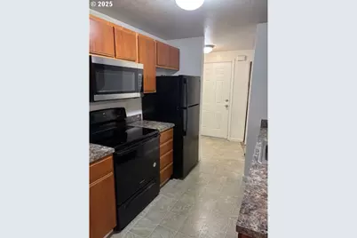 319 SE 162nd Ave #319, Portland, OR 97233 - Photo 2