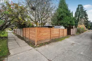3286 NE Holman St, Portland, OR 97211 - Photo 46