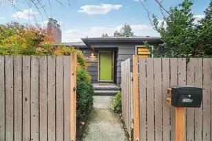 3286 NE Holman St, Portland, OR 97211 - Photo 2