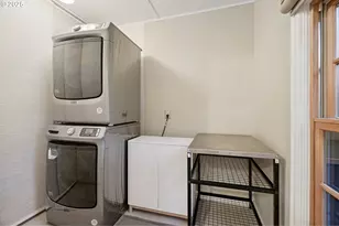 3286 NE Holman St, Portland, OR 97211 - Photo 22