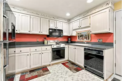 283 Country Club Rd, Eugene, OR 97401 - Photo 8