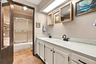 283 Country Club Rd, Eugene, OR 97401 - Photo 14
