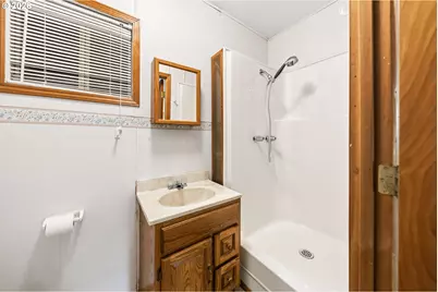 199 NW Cordelia Ct, Roseburg, OR 97471 - Photo 36