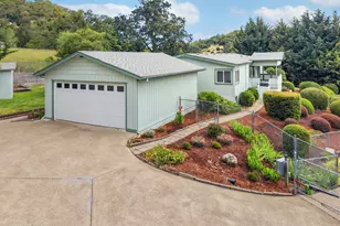 199 NW Cordelia Ct, Roseburg, OR 97471 - Photo 4