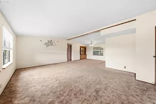199 NW Cordelia Ct, Roseburg, OR 97471 - Photo 8