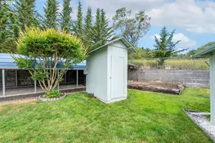 199 NW Cordelia Ct, Roseburg, OR 97471 - Photo 32