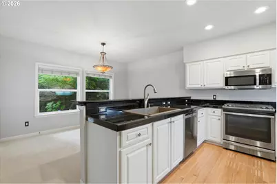 8 Summit Ridge Ct, Lake Oswego, OR 97035 - Photo 10