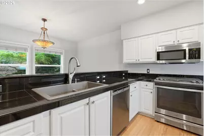 8 Summit Ridge Ct, Lake Oswego, OR 97035 - Photo 18