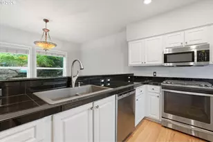 8 Summit Ridge Ct, Lake Oswego, OR 97035 - Photo 18