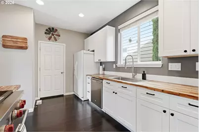 3690 SE Starling Pl, Hillsboro, OR 97123 - Photo 10