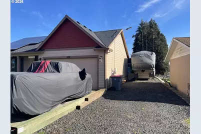 408 SW Oak St, Willamina, OR 97396 - Photo 2