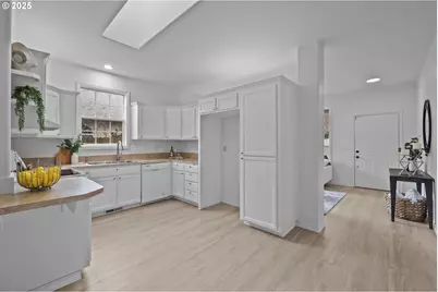 240 Norway St, Silverton, OR 97381 - Photo 6