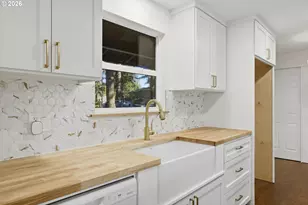 18640 SE Yamhill Cir, Portland, OR 97233 - Photo 16