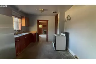 340 SE 3rd St, Toledo, OR 97391 - Photo 8