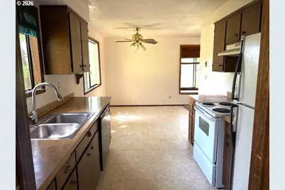 616 S 71st St, Springfield, OR 97478 - Photo 6