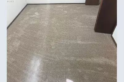 616 S 71st St, Springfield, OR 97478 - Photo 10