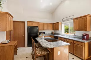 4619 SE Powell Butte Pkwy, Portland, OR 97236 - Photo 14