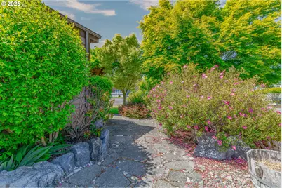 2925 Knott Ter, Coos Bay, OR 97420 - Photo 32