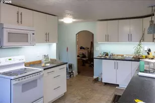 40 SE 133rd Ave, Portland, OR 97233 - Photo 8