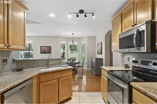 880 Springtree Ln, West Linn, OR 97068 - Photo 16