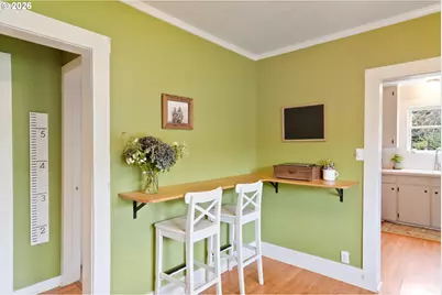 424 S 3rd St, Silverton, OR 97381 - Photo 10