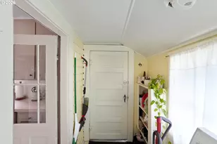 424 S 3rd St, Silverton, OR 97381 - Photo 18