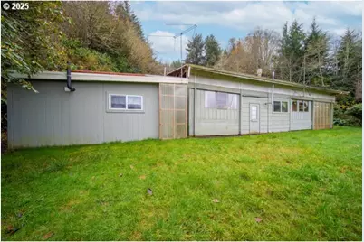 1900 Rowe St, Reedsport, OR 97467 - Photo 18