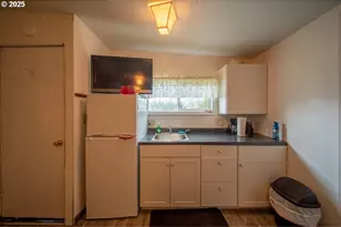 1900 Rowe St, Reedsport, OR 97467 - Photo 20
