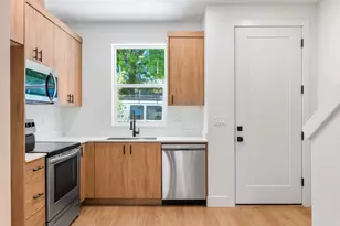 6677 N Fessenden St, Portland, OR 97203 - Photo 2