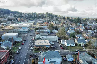 8523 SE Stark St, Portland, OR 97216 - Photo 10