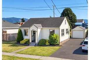 801 Manor Pl, Tillamook, OR 97141 - Photo 2